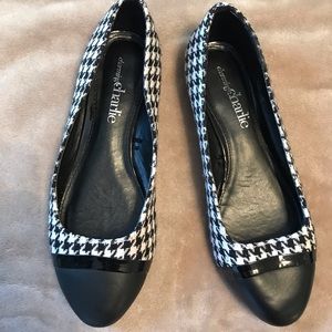 Houndstooth Charming Charlie flats, size 7